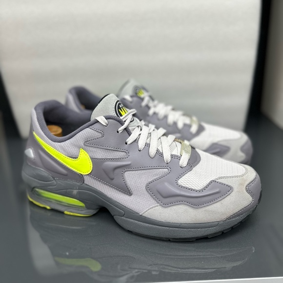 NIKE AIR MAX LIGHT VOLT size CJ0547-001 vapormax plus